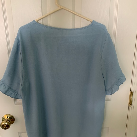 BNWOT womens size XL light blue short sleeve top. - Picture 4 of 4